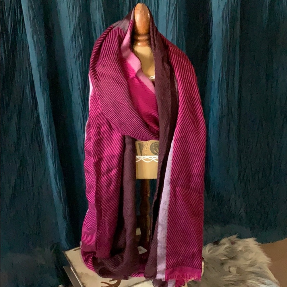 Ladies pink/dark wine scarf